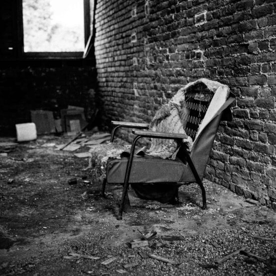 photographe reportage urbex : uziness - anderlues fauteuil