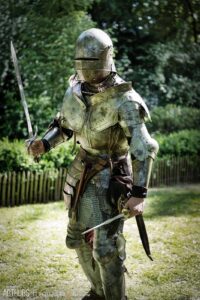 photographe reportage : portrait guerrier médiéval en armure