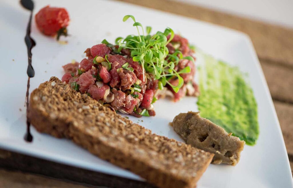 photographe culinaire pour le restaurant inspiration locale : tartare