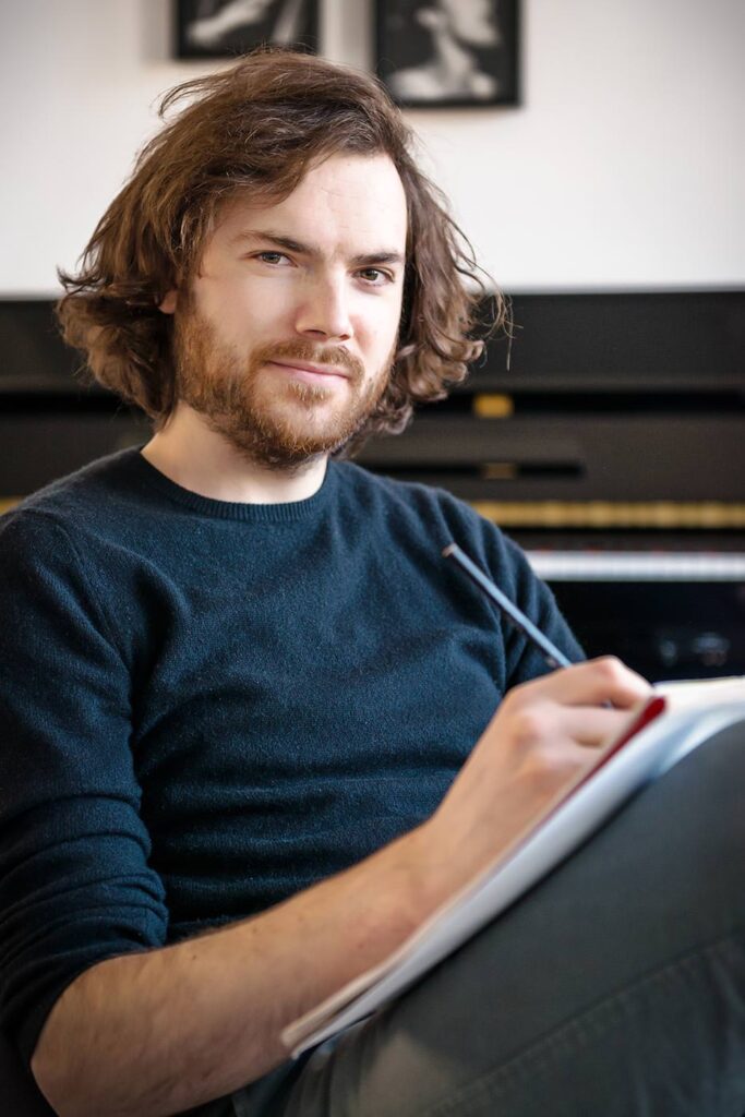 Portrait photo d'un artiste musicien compositeur à bruxelles