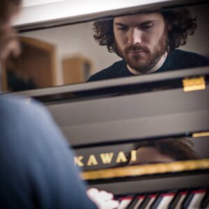 Portrait photo d'un artiste musicien pianiste à bruxelles