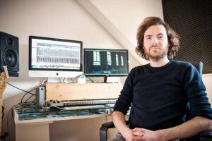 Portrait photo d'un artiste musicien compositeur à bruxelles